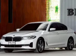 2022 BMW 5 Series 2.0 530e รถเก๋ง 4 ประตู ออกรถ 0 บาท