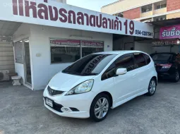 2010 Honda JAZZ 1.5 i-VTEC รถเก๋ง 5 ประตู 
