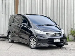 2013 Honda Freed 1.5 SE รถเก๋ง 5 ประตู ฟรีดาวน์