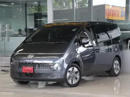 Hyundai STARIA 2.2 SEL ปี 2023 สภาพป้ายแดงทุกจุด ไมล์น้อยมากเข้าศูนย์ตลอด วารีนตียาวๆ รถบ้านมือเดียว