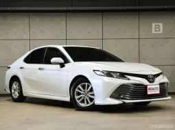 2020 Toyota CAMRY 2.0 G Sedan AT ไมล์เเท้ 8 หมื่น สีขาวยอดนิยม ประวัติดีเข้าเช็กศูนย์ทุกระยะ  B6198
