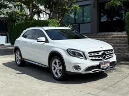 2019 BENZ GLA 200 FACELIFT รถออกศูนย์ BENZ THAILAND รถวิ่งน้อยเพียง 7X,XXX กม รถไม่มีอุบัติเหตุครับ