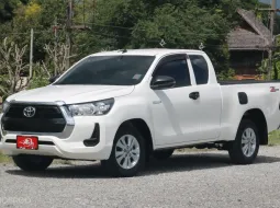 TOYOTA HILUX REVO 2.4 Entry Z-Edition Cab M/T  ปี2022 สีขาว