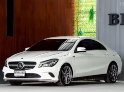 ไมล์แท้ 90,000 กม. 2017 Mercedes-Benz CLA-Class 1.6 CLA200 รถเก๋ง 4 ประตู 