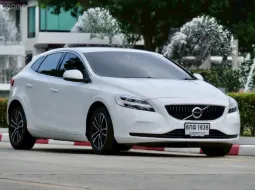2017 Volvo V40 2.0 T4 รถเก๋ง 5 ประตู รถบ้านแท้ ไมล์น้อย มือเดียวป้ายแดง 