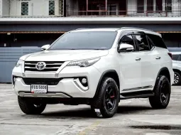 Toyota Fortuner 2.8 V ปี 2016 สีขาว สภาพเยี่ยม รีบจองด่วน
