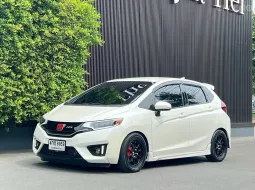 Honda Jazz 1.5 i-VTEC ปี 2015 รถบ้านสวย พร้อมใช้งาน ชุดแต่งสวย หลักแสน  ชุดคิด AZC 