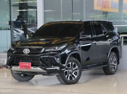 Toyota Fortuner 2.4 Leader V ปี 22 สวยชิดป้ายแดง ไมล์แท้40,000โล รถบ้านมือเดียว เข้าศูนย์ตลอด ฟรีดาว