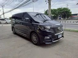 ขายรถ Hyundai H-1 2.5 Elite NS ปี 2024 สภาพดีมาก มือเดียวป้ายแดง ไมล์น้อยสุด 