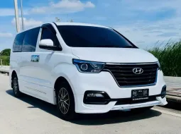 Hyundai H-1 2.5 Elite NS ปี 2022 รถตู้สภาพดี ไมล์น้อย 