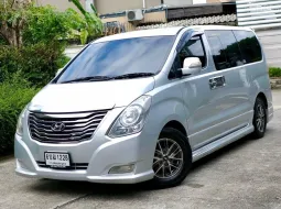  Hyundai Grand starex 2.5 Vip 7 ที่นั่ง เครื่องยนต์ดีเซล เกียร์ออโต้  ปี 2011 สีเทา