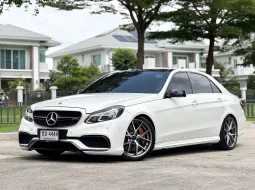 Mercedes-Benz E-Class E200 2015 พร้อมชุดแต่ง AMG สวยงาม