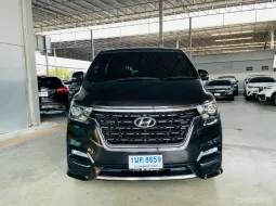 Hyundai H-1 2.5 Deluxe ปี 2021 มือแรก เข้าศูนย์ตลอดวิ่ง 50,000 กิโลแท้