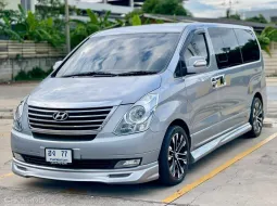 Hyundai H1 2.5 Deluxe (A2) ออโต้ ดีเซล สีเทา ปี2013