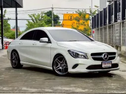 2017 Mercedes-Benz CLA-Class 1.6 CLA200 รถเก๋ง 4 ประตู ฟรีดาวน์ รถสวย ไมล์น้อย 