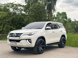 TOYOTA FORTUNER 2.4 V 2WD ปี 2017 สีขาวมุก
