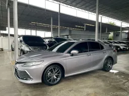TOYOTA CAMRY 2.5 HEV PREMIUM ปี 2022 รถสวย มือแรกออกห้าง สภาพพร้อมใช้ ไมล์น้อย รับประกันตัวถังสวย