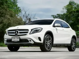Benz GLA200 Urban ปี 2015 ออกศูนย์ ป้ายแดง ราคาหลักแสน!!