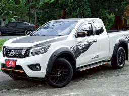 NISSAN NAVARA NP300 2.5 CAB BLACK EDITION CALIBRE M/T ปี2021(MNC) สีขาว 
