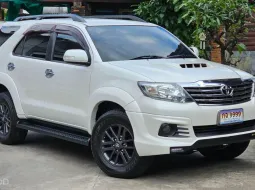2015 Toyota Fortuner 3.0 V SUV รถบ้านมือเดียว สวยสภาพดี เดิมบางทั้งคัน ครับ ไมล์156,000 กิโลแท้ 
