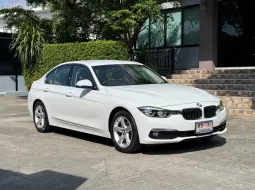 2017 BMW 320D LCI รถมือเดียวออกป้ายแดง รถวิ่งน้อย เข้าศูนย์ทุกระยะ รถไม่เคยมีอุบัติเหตุครับ