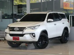 Toyota Fortuner 2.4 V ปี2017 รถบ้านมือเดียว ใช้น้อยเข้าศูนย์ตลอด สวยเดิมทั้งคัน ออกรถ0บาท
