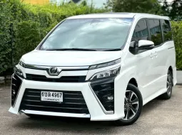 Toyota Voxy 2.0 ZS ปี 2018 รถบ้านสวยพร้อมใช้งาน ไมล์น้อย มือเดียวป้ายแดง  