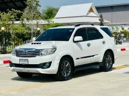 Toyota Fortuner 3.0 TRD Sportivo ปี 2013 ขับ 4WD สีขาว รถบ้านแท้ ไมล์น้อย มือเดียวป้ายแดง  