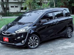 TOYOTA SIENTA 1.5 V A/T ปี2022(แท้) สีดำ