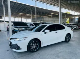 TOYOTA CAMRY 2.5 HEV PREMIUM ปี 2022 รถสวย มือแรกออกห้าง พร้อมใช้ ไมล์ 5 หมื่น รับประกันตัวถังสวย