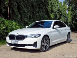BMW 530e Plug-in Hybrid elite Lci ปี 2021 สีขาว