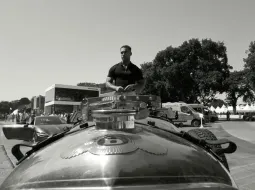 เบนท์ลีย์ มอเตอร์ส คว้าตัว ‘ลูเชียน ลาวิสเคาท์’ นักแสดงหนุ่มผู้รับบท ‘อัลฟี่’ ในซีรีส์ Emily in Paris นั่งตำแหน่งโกลบอลแบรนด์แอมฯ คนใหม่