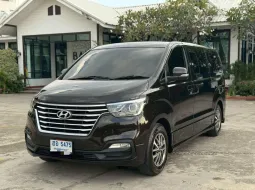 Hyundai H-1 2.5 deluxe เกียร์ออโต้ ปี 2018 สีดำ 