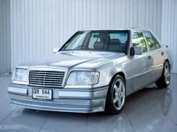 Mercedes-Benz E-Class 220E 1993 รถคลาสสิกสภาพดี