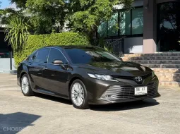 2021 TOYOTA CAMRY 2.5G รถมือเดียวออกป้ายแดง รถวิ่งน้อย รถเข้าศูนย์ตามระยะ รถไม่เคยมีอุบัติเหตุครับ