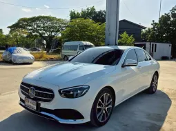 2023 Mercedes-Benz E-Class 2.0 E300e รถเก๋ง 4 ประตู รถบ้านแท้ ไมล์น้อย  มือเดียวป้ายแดง  