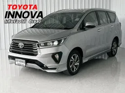 รถครอบครัว 7 ที่นั่ง รถมือเดียว ฟรีดาวน์ Toyota Innova 2.8 Crystra SUV ฟรี