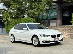 2018 BMW 320D F30 LCI รถมือเดียวออกป้ายแดง รถวิ่งน้อย เข้าศูนย์ทุกระยะ รถไม่เคยมีอุบัติเหตุครับ