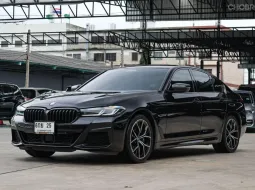 2023 BMW 5 Series 2.0 530e รถเก๋ง 4 ประตู วารันตีและBSIศูนย์ยาวๆถึงปี2571