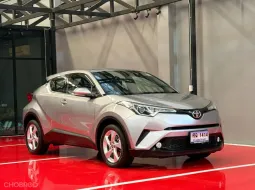 2019 TOYOTA CHR 1.8 MID รุ่น TOP เบนซิน รถมือเดียวป้ายแดง วิ่งน้อย สภาพป้ายแดง รถไม่มีอุบัติเหตุครับ