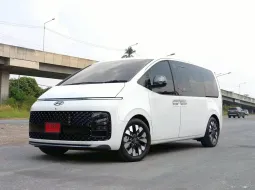 Hyundai Staria 2.2 Premium with Sunroof 2023 ไมล์น้อยมาก มือเดียวป้ายแดง  เจ้าของขายเอง 