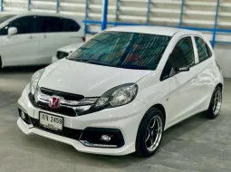 Honda Brio 1.2V AT เครื่องยนต์: เบนซิน เกียร์: ออโต้  ปี : 2013 สี: ขาว