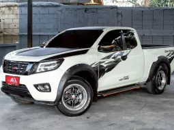 NISSAN NAVARA NP300 2.5 CAB BLACK EDITION CALIBRE M/T ปี2019แท้ (MNC) สีขาว
