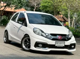 Honda Brio 1.2V AT เครื่องยนต์: เบนซิน เกียร์: ออโต้  ปี : 2013 สี: ขาว