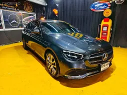 2022 Mercedes-Benz E-Class 2.0 E300e รถเก๋ง 4 ประตู ออกรถง่าย รถสวย ไมล์แท้  