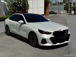 BMW 5 Series 530e 2025 รถยนต์ไฟฟ้าสมรรถนะสูง ไมล์น้อย มือเดียวป้ายแดง  