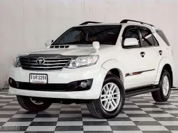 TOYOTA FORTUNER 3.0 V.CHAMP.4WD.5 Speed ภายในสีดำ เกียร์ออโต้ ปี 2014