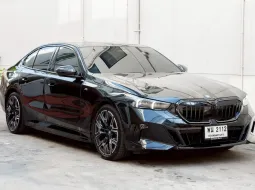 BMW 5 Series 530e 2025 สภาพใหม่ ไมล์น้อย มือเดียวป้ายแดง ประวัติศูนย์  