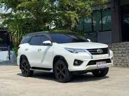 2018 TOYOTA FORTUNER TRD รถมือเดียวออกป้ายแดง รถวิ่งน้อยเพียง 120,000กม รถไม่เคยมีอุบัติเหตุครับ