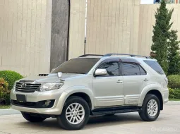 Toyota Fortuner 3.0 V ปี 2012 ขับเคลื่อน 4 ล้อ สภาพดี